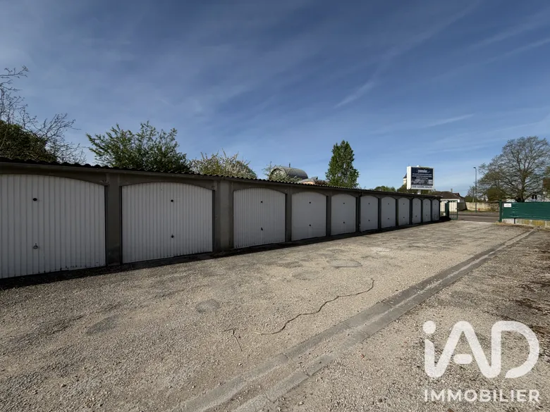 Parking 425 m² · à Sens · 425 m² · 390 000 €