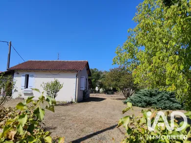 Traditional house in Les Églisottes-et-Chalaures (33230)
