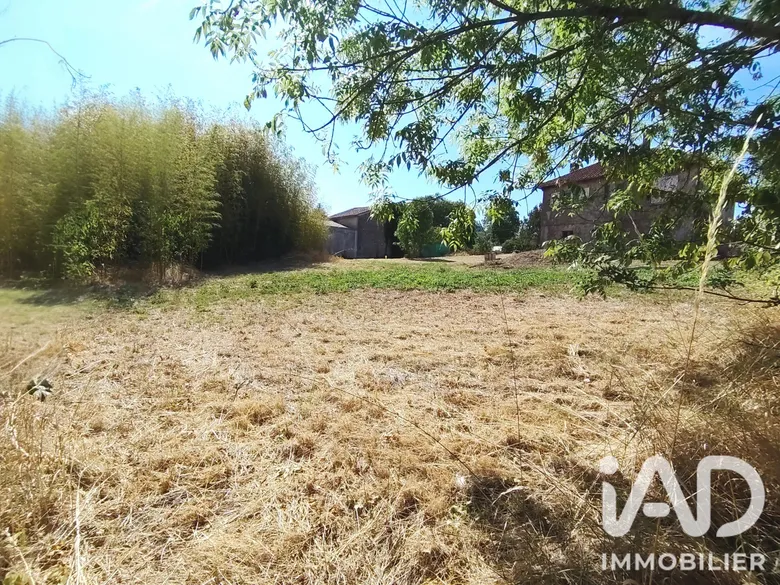Terrain à bâtir à Jarnac (16200) · 26 000 €