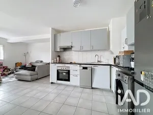 Apartment in Villenave-d'Ornon (33140)