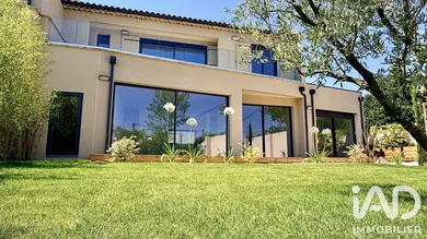 Architectural house in L'Isle-sur-la-Sorgue (84800)
