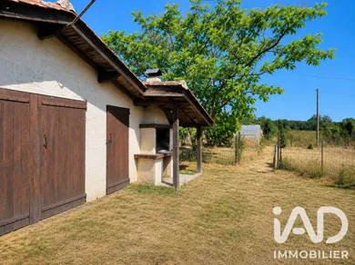 Maison traditionnelle à Les Églisottes-et-Chalaures (33230)