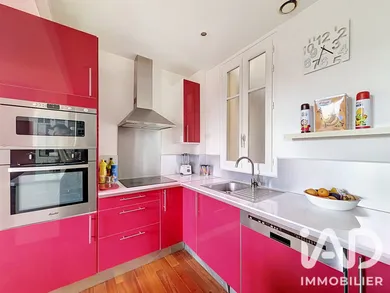 Apartment in Le Mesnil-le-Roi (78600)