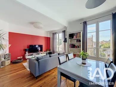 Apartment in Le Mesnil-le-Roi (78600)