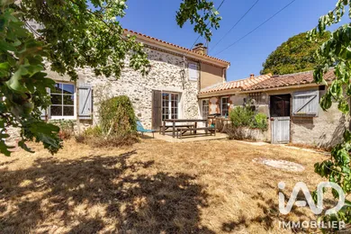 Maison de campagne à AIZENAY (85190)