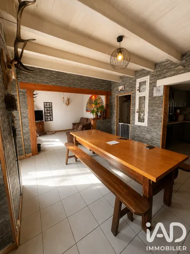 Maison de campagne à Val d'Arcomie (15320)