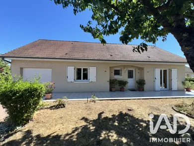 Traditional house in Saint-Loup-de-Varennes (71240)