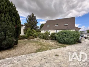 Maison traditionnelle à Méry-sur-Oise (95540)