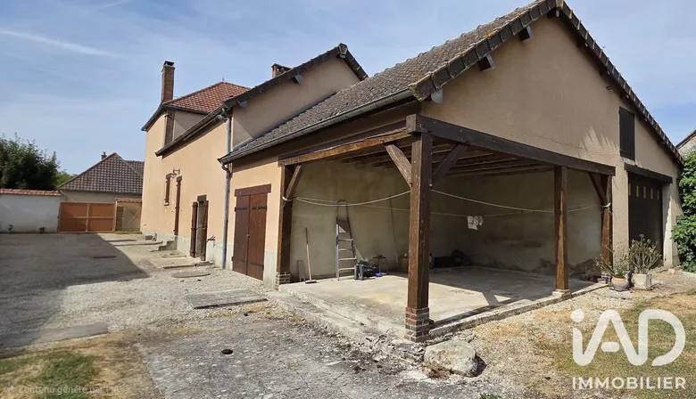 Maison 8 pièces 166 m² · à Faux-Fresnay · 166 m² · 160 000 €