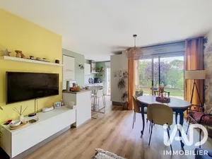 Apartment in Saint-Genis-Laval (69230)