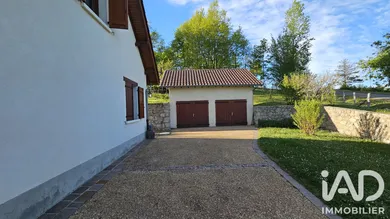 Maison à Saint-Étienne-de-Maurs (15600)