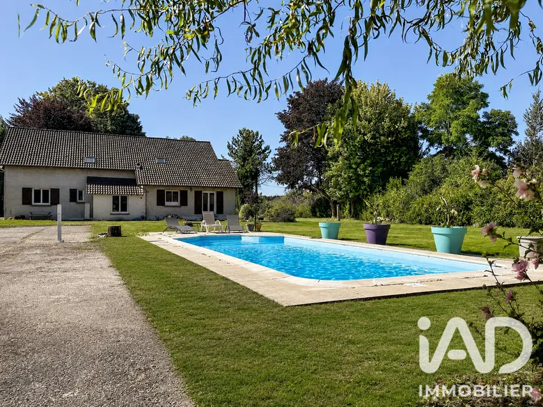 Maison 9 pièces 270 m² · à Courtisols · 270 m² · 349 900 €