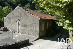 Building in Burzet (07450)