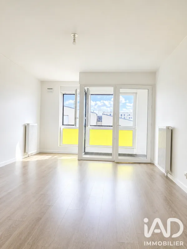 Appartement à Saint-Ouen-sur-Seine (93400) photo 2