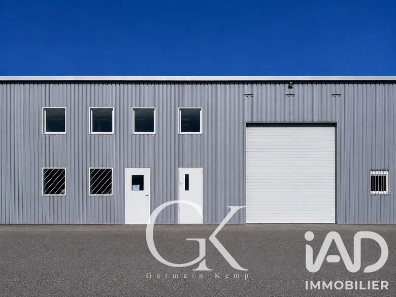 Local commercial 354 m² · à Rochetoirin · 354 m² · 288 700 €