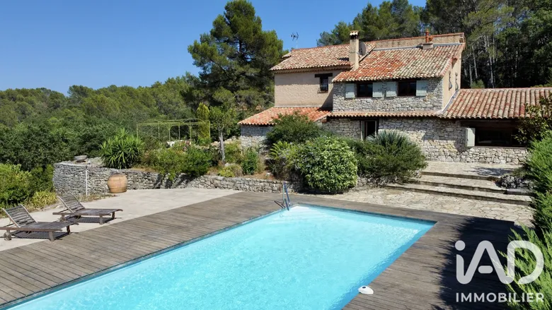 Maison 9 pièces 200 m² · à Tourrettes · 200 m² · 875 000 €