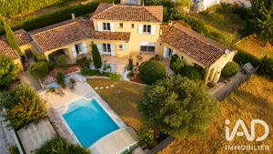 Maison d'architecte à Saint-Saturnin-lès-Avignon (84450)
