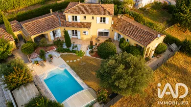 Maison d'architecte à Saint-Saturnin-lès-Avignon (84450)