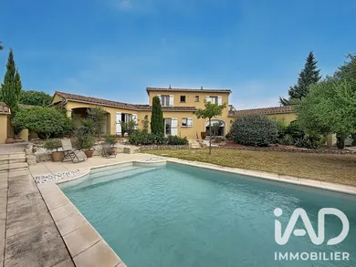 Maison d'architecte à Saint-Saturnin-lès-Avignon (84450)
