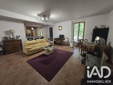 Apartment in Peyrolles-en-Provence (13860)