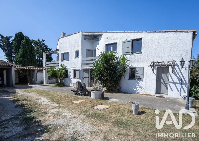 Maison 14 pièces 310 m² · à Les Saintes-Maries-de-la-Mer · 310 m² · 880 000 €