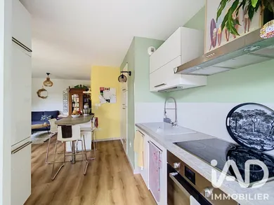 Apartment in Saint-Genis-Laval (69230)
