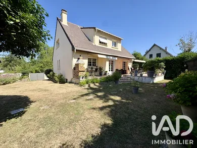 Maison traditionnelle à Villiers-Adam (95840)