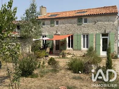 Village house in Thairé (17290)