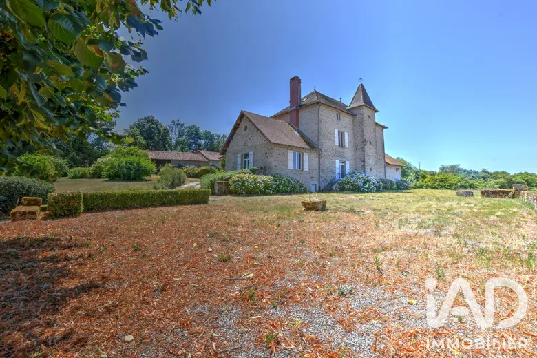 Maison 10 pièces 380 m² · à Saint-Léonard-de-Noblat · 380 m² · 690 000 €