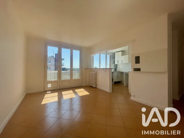 Appartement 3 pièces 56 m² · à Ris-Orangis · 55,6 m² · 130 000 €