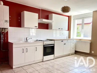 Apartment in Saint-Laurent-de-Chamousset (69930)