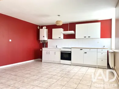 Apartment in Saint-Laurent-de-Chamousset (69930)