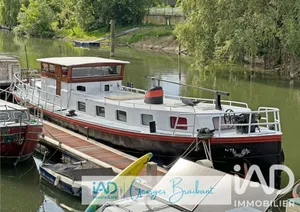 Barge in Poissy (78300)