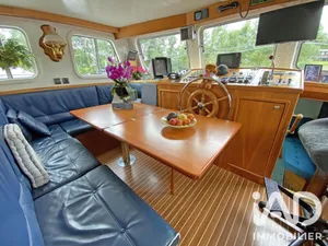 Barge in Verneuil-sur-Seine (78480)