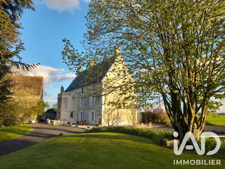 Maison 11 pièces 395 m² · à Chef-Boutonne · 395 m² · 829 000 €