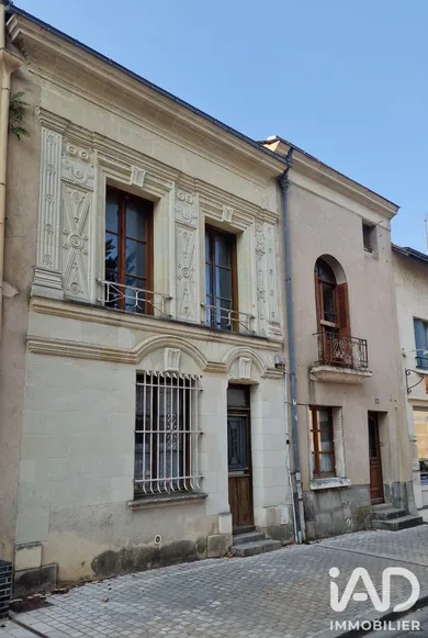 Maison de ville à Montreuil-Bellay (49260)