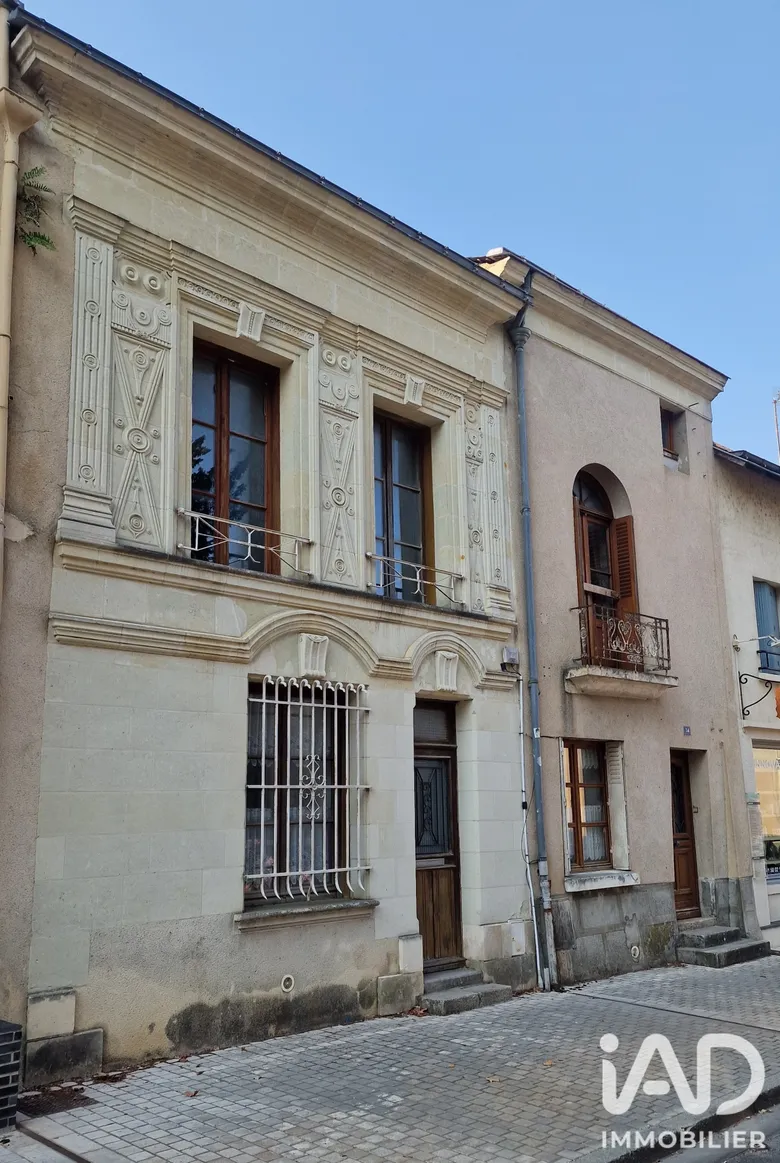 Maison 6 pièces 199 m² · à Montreuil-Bellay · 199 m² · 135 000 €