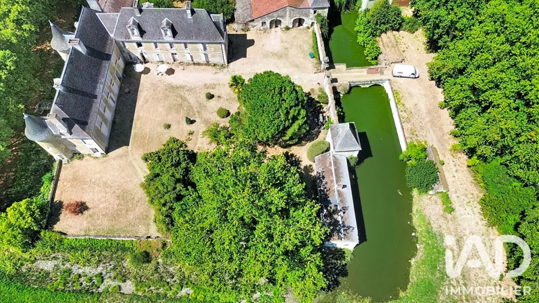 Maison 16 pièces 600 m² · à Saint-Genest-d'Ambière · 600 m² · 695 000 €