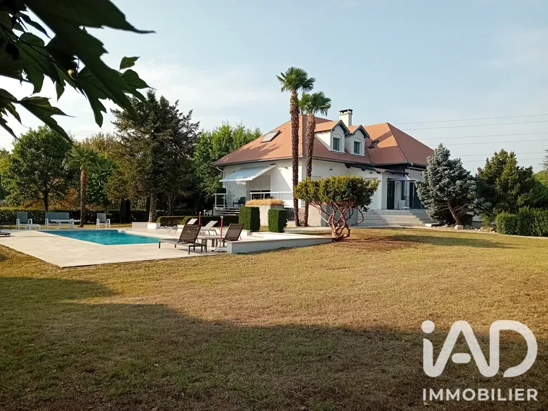 Maison 8 pièces 233 m² · à Monteils · 233 m² · 498 000 €