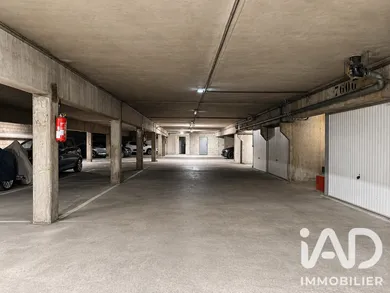 Parking à Paris (75011)