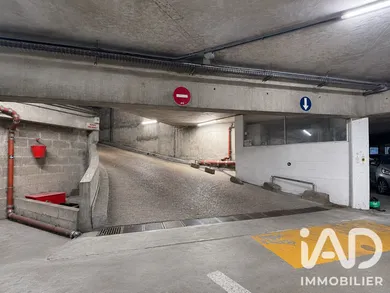 Parking à Paris (75011)