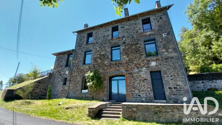 Maison 9 pièces 220 m² · à Besse-Et-Saint-Anastaise · 220 m² · 345 000 €