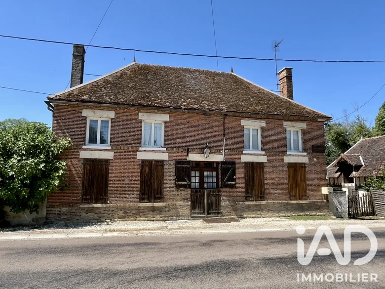 Maison 8 pièces 247 m² · à Saint-Phal · 247 m² · 195 000 €
