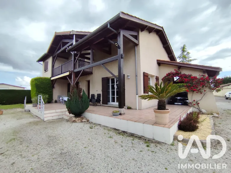 Maison 6 pièces 147 m² · à Montrond-les-Bains · 147 m² · 305 000 €