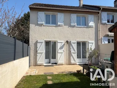 Townhouse in Magnanville (78200)