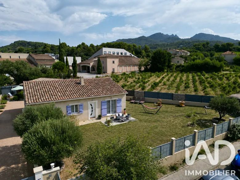 Maison 5 pièces 136 m² · à Vacqueyras · 136 m² · 430 000 €