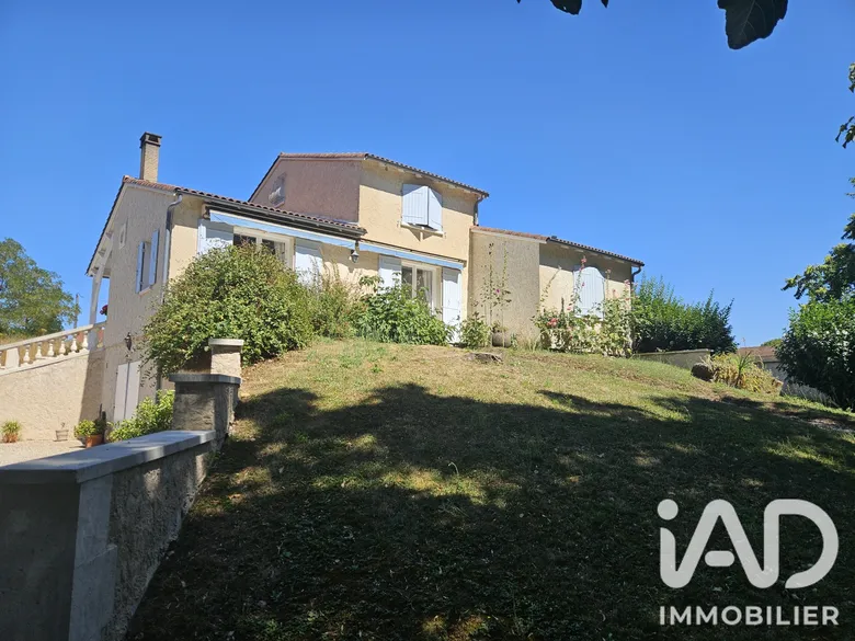 Maison 4 pièces 133 m² · à La Couronne · 133 m² · 274 000 €
