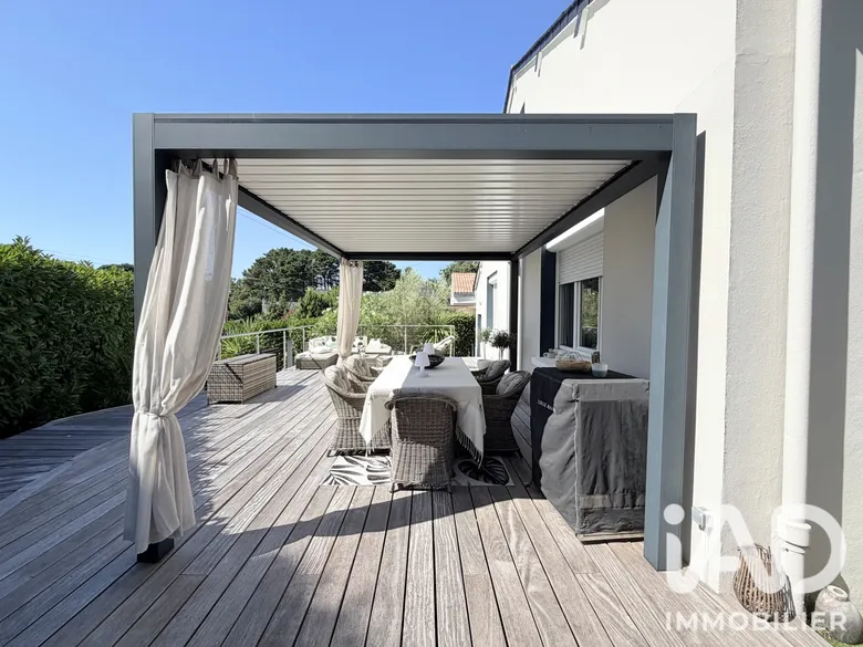 Maison 7 pièces 132 m² · à Saint-Marc · 132 m² · 672 000 €