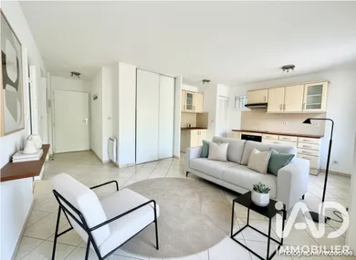 Apartment in Thiais (94320)