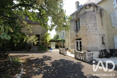 Castle in Chef-Boutonne (79110)